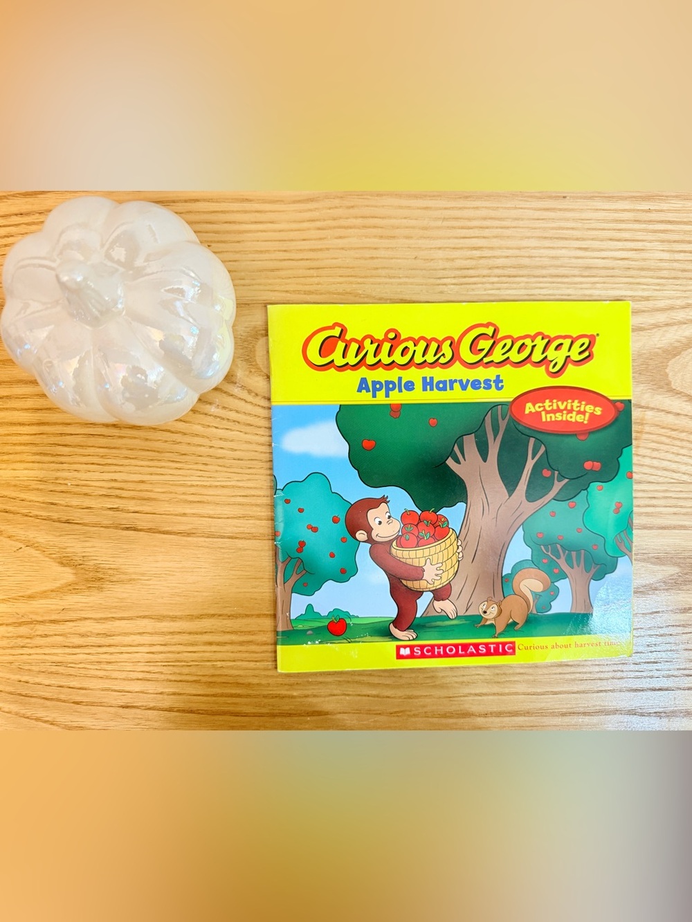 🌿10/$25 • Scholastic Curious George Apple Harvest Paperback